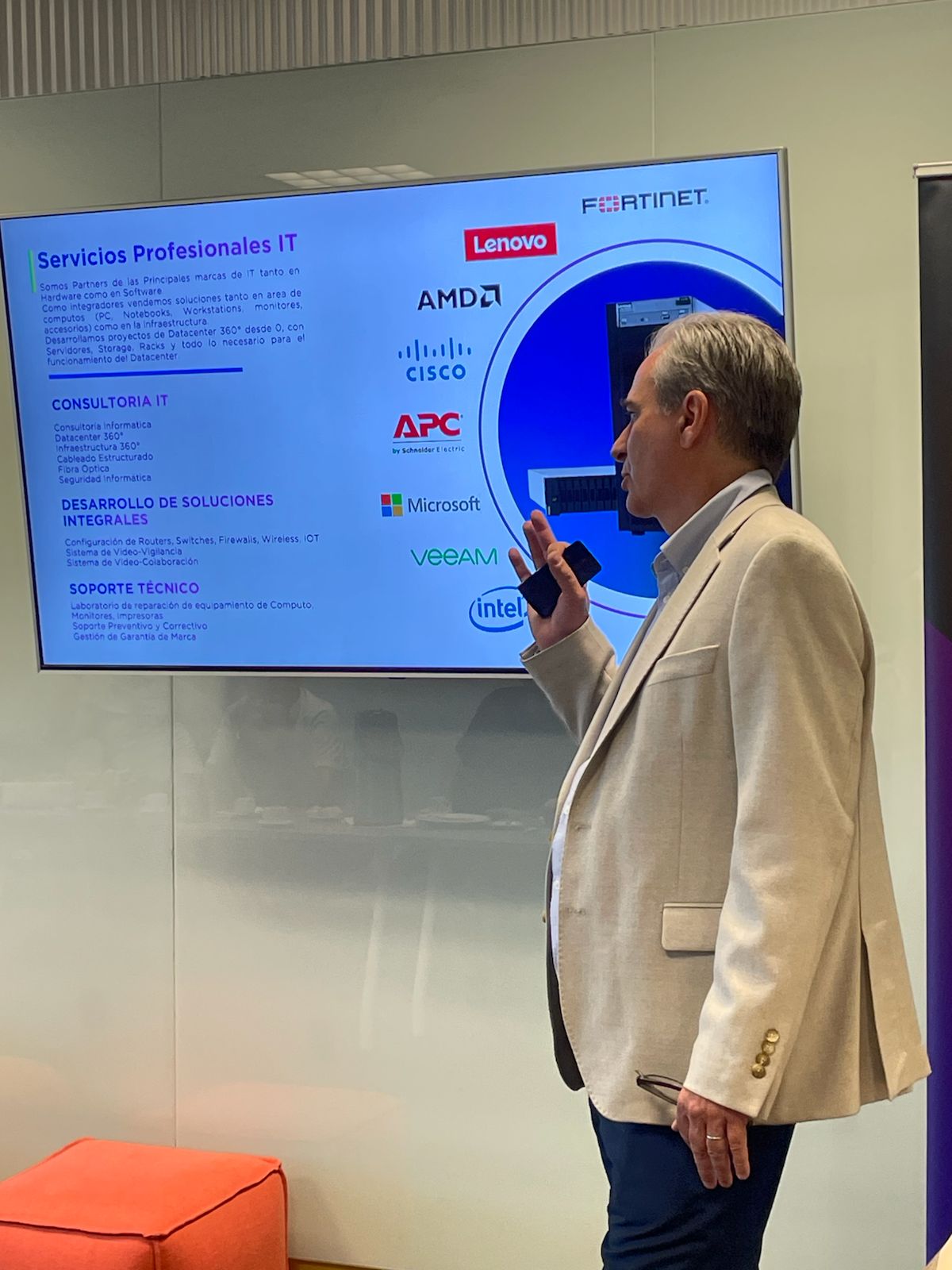 Fusión Cúbica · Lenovo · AMD